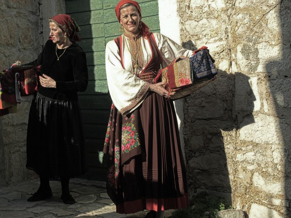 Island life, island families, historical details, folklore, traditionally made,