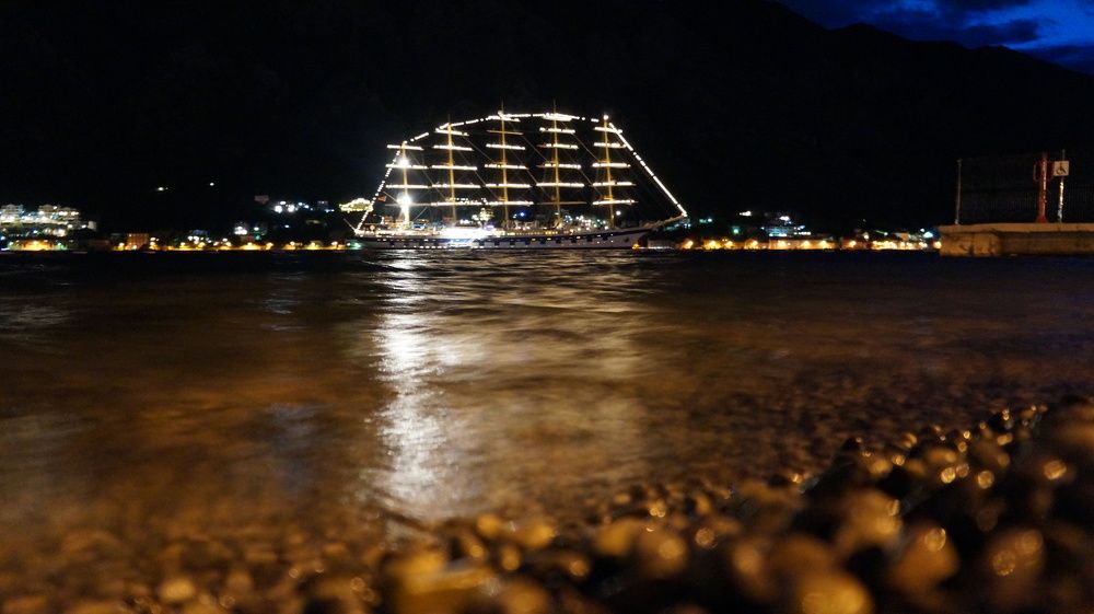 парусник в ночи