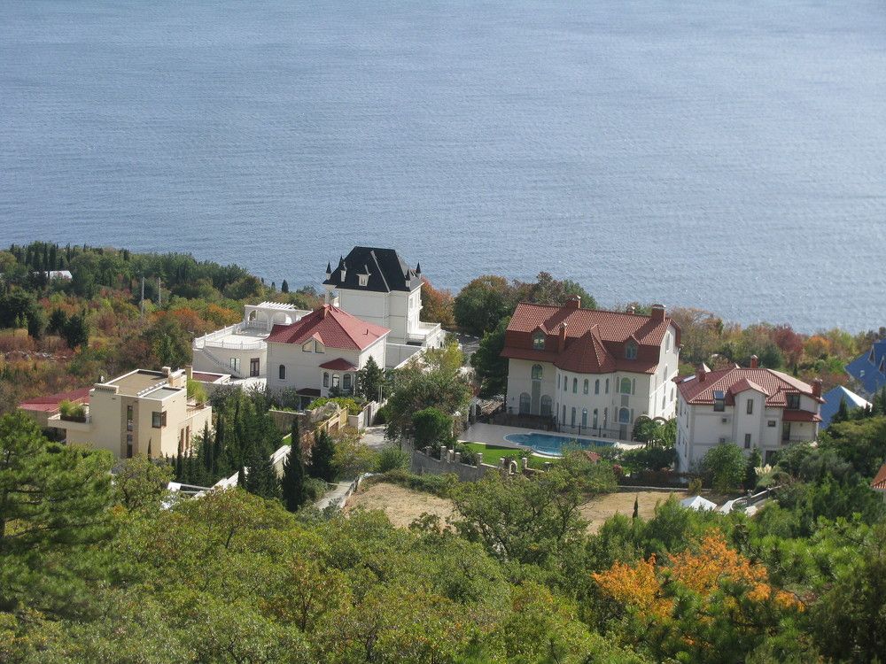 Поселок у моря