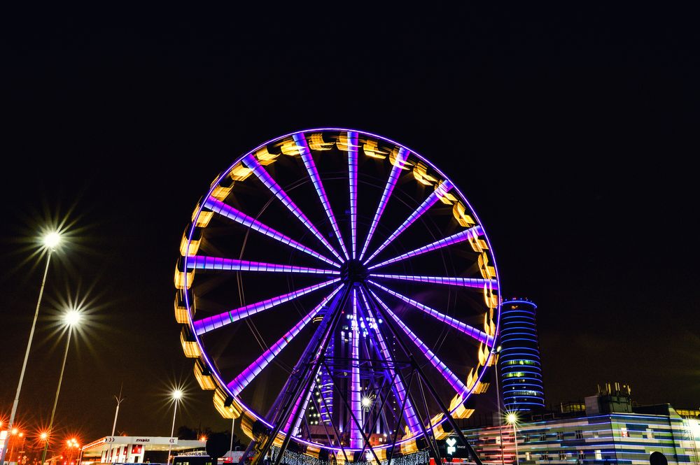 Колесо обозрения ночью