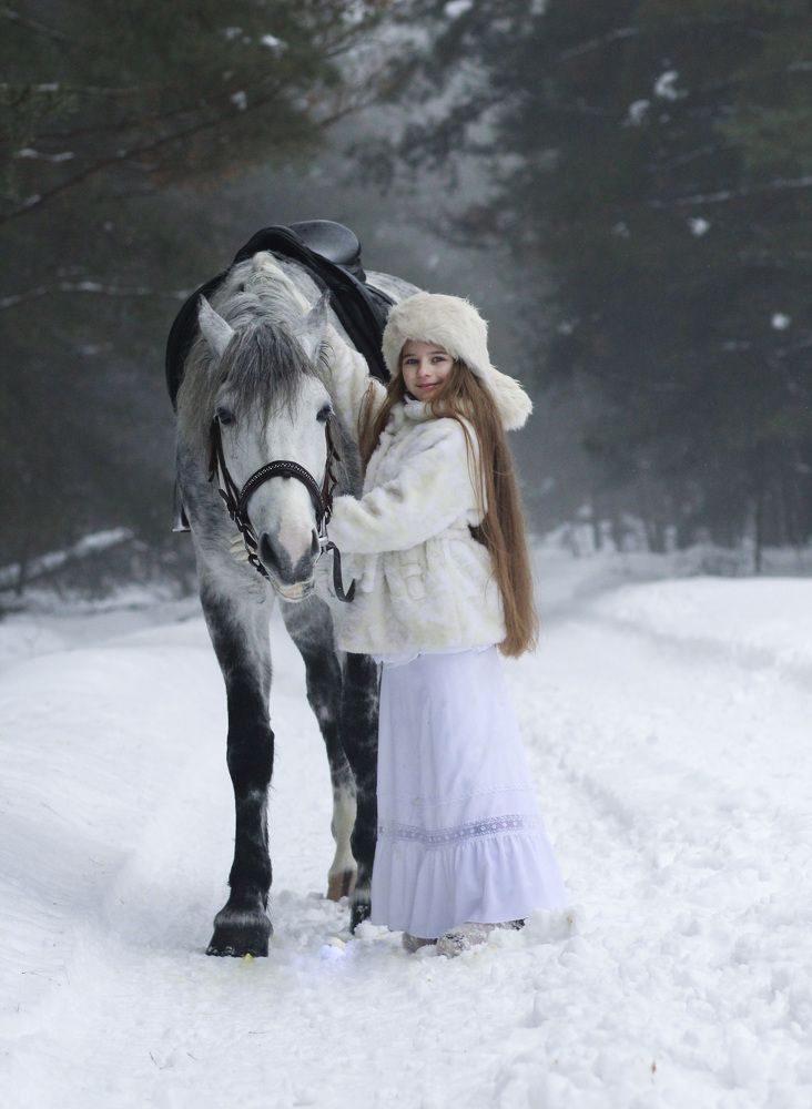 Девочка с конем