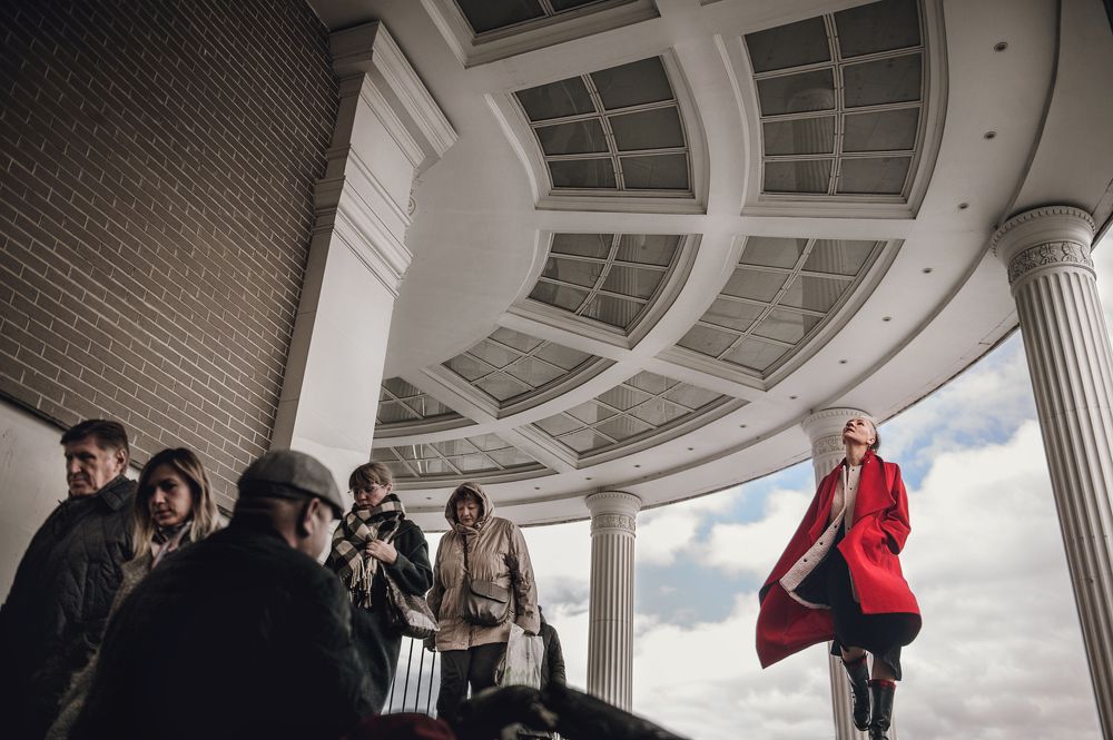 Весы. Противоположность. Общество