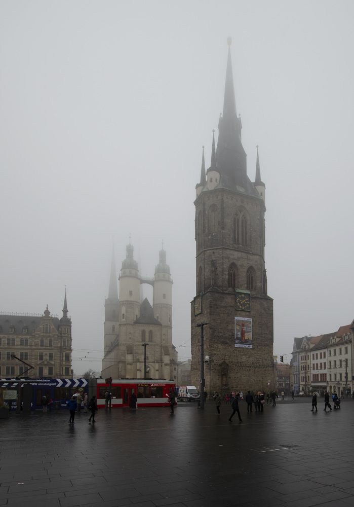 Утренний  Халле в тумане.