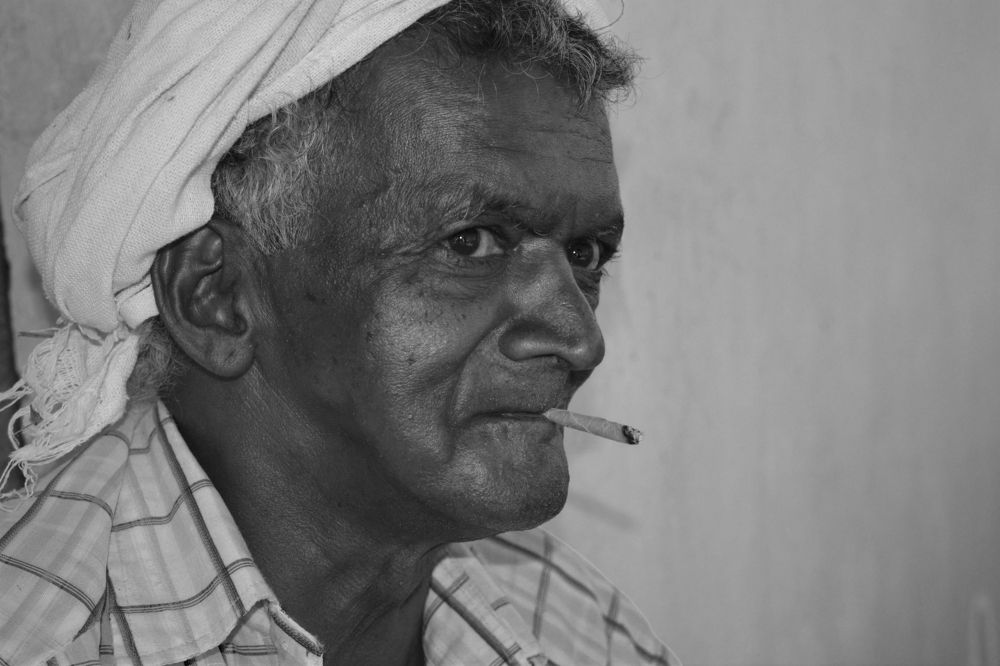 Old man own its own style smoke