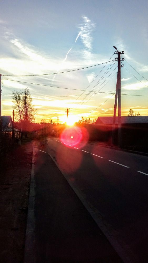 Как же иногда хкрхасив закат в небольшом городке))