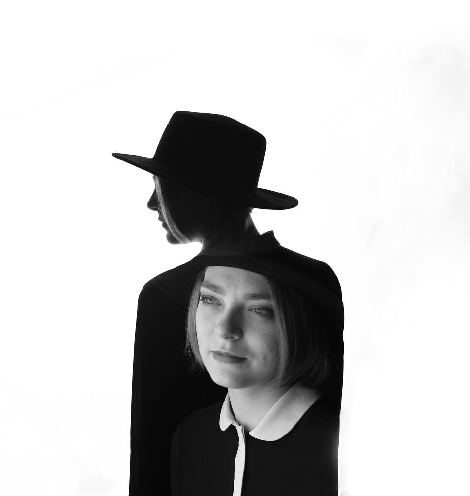 черно белая я