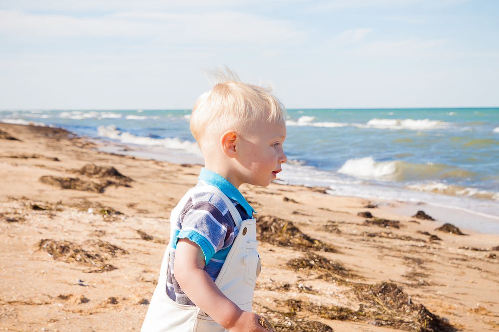 Море и малыш