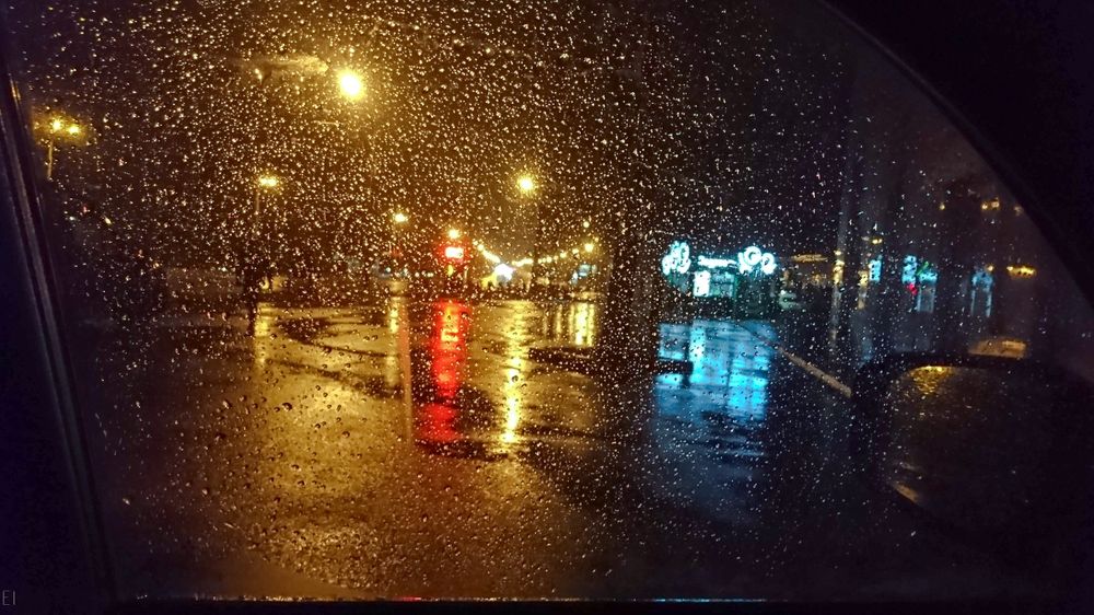 За окном дождь...