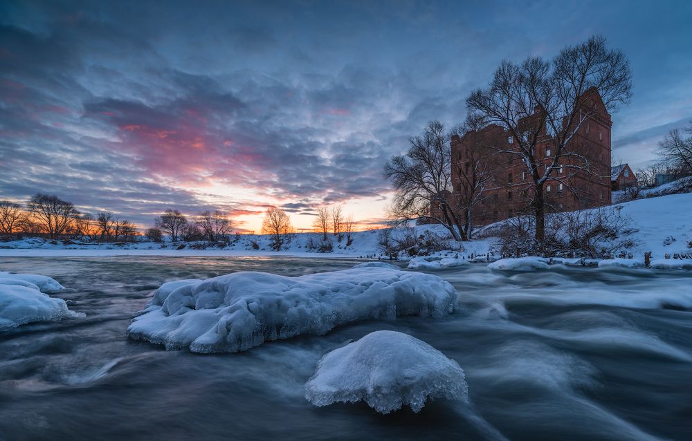 Рассвет у Юрятинской мельницы