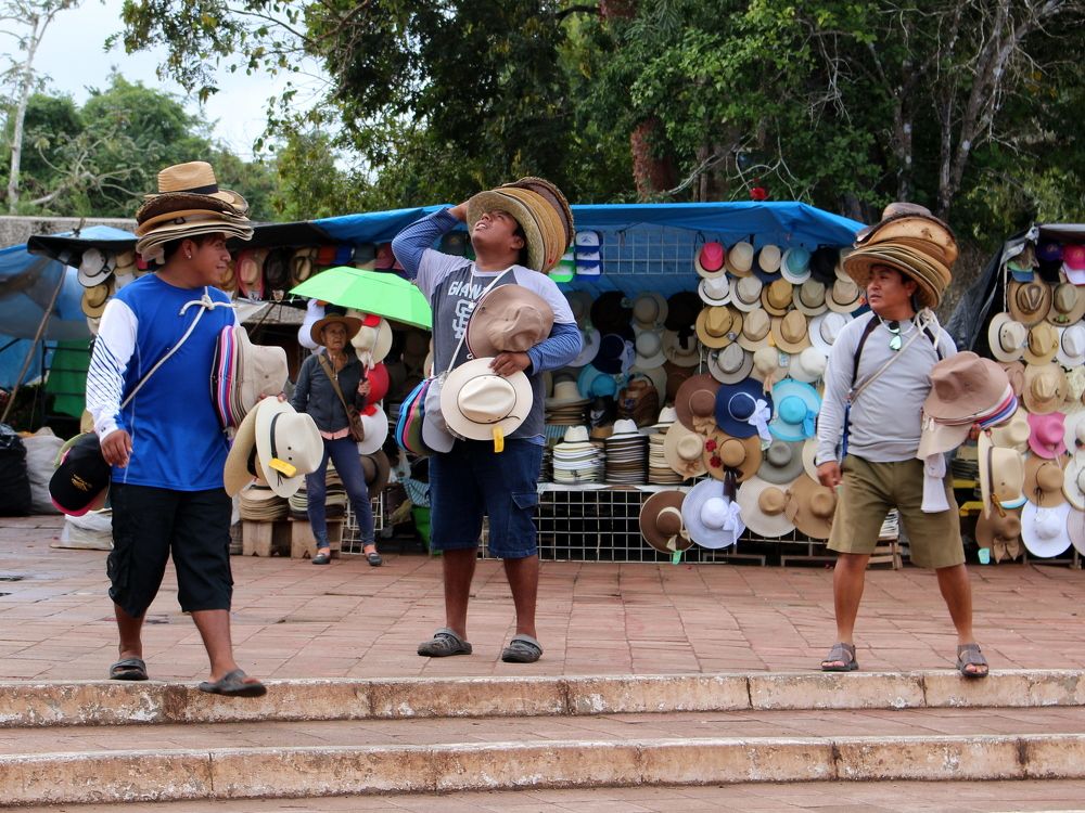 Продавцы шляп