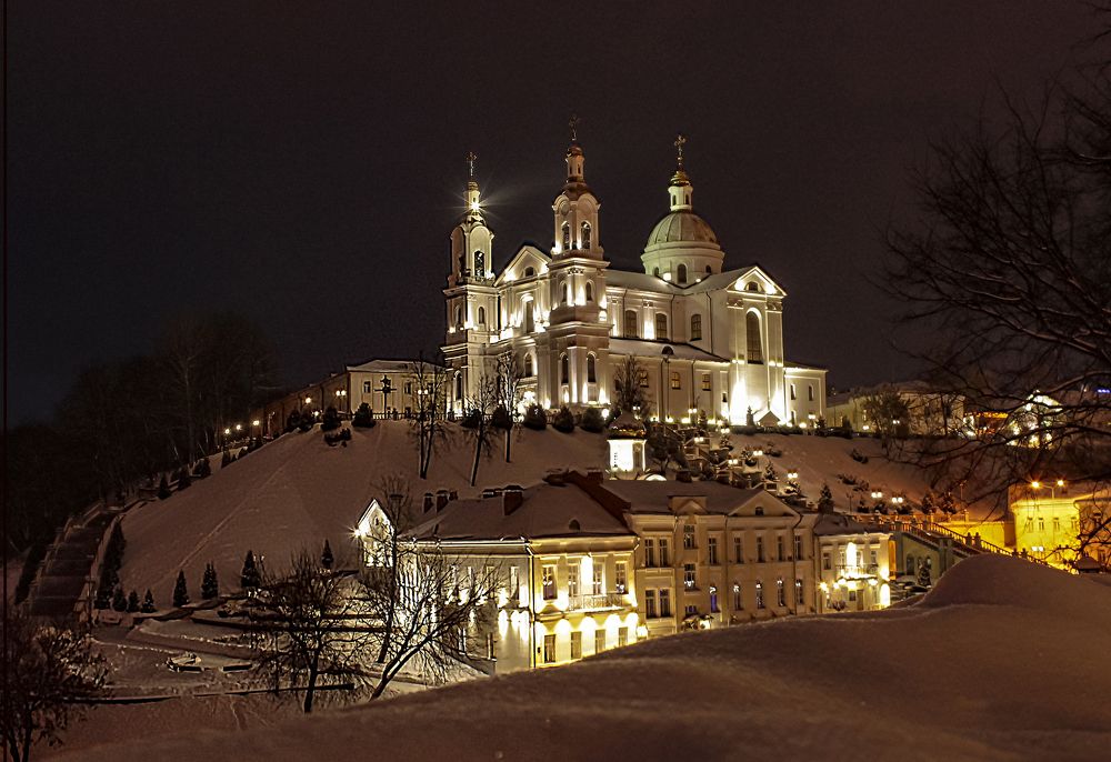Успенский собор  в Рождественскую ночь.