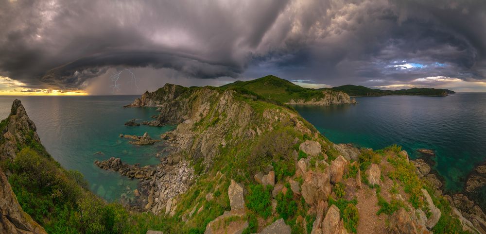 Надвигается гроза...