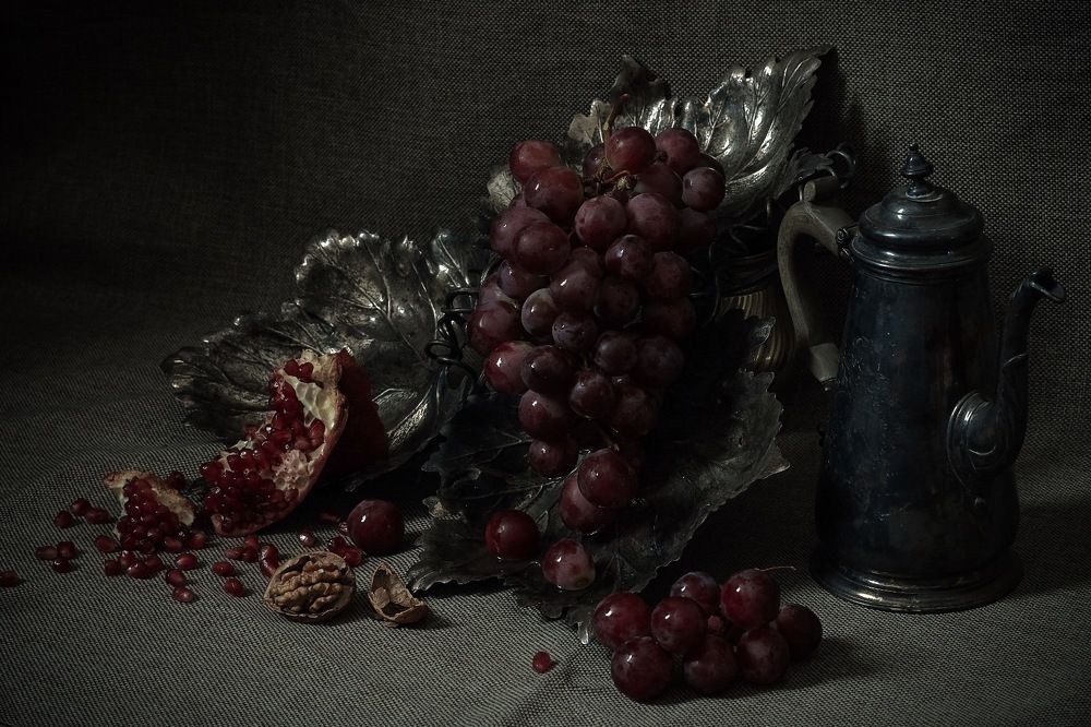 Натюрморт с виноградом