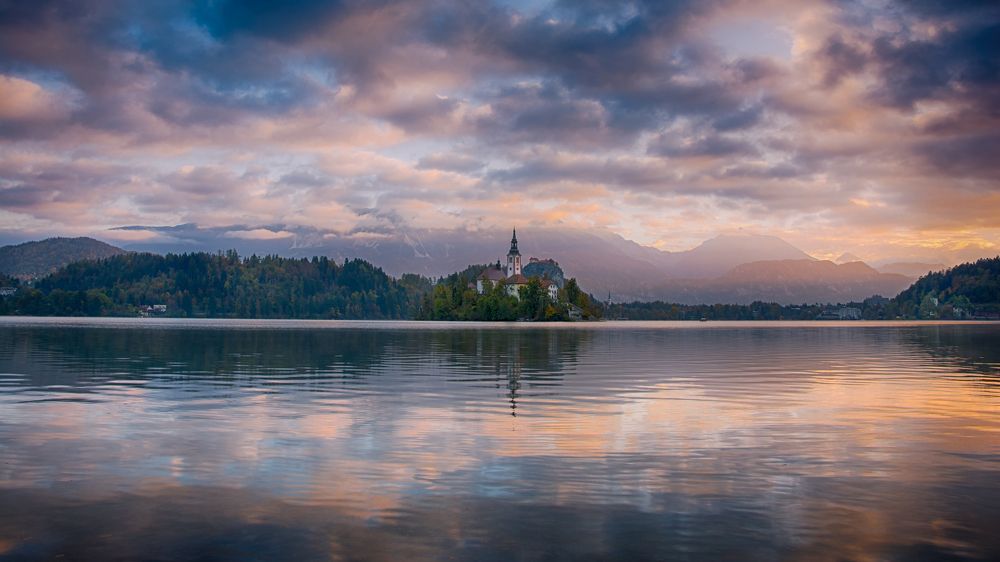 Закат на озере