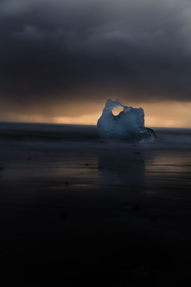 Sculpture in diamond beach