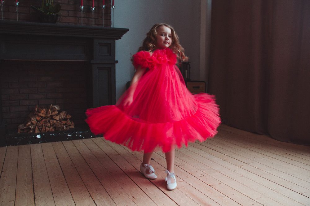 Вокруг тебя весь мир кружиться