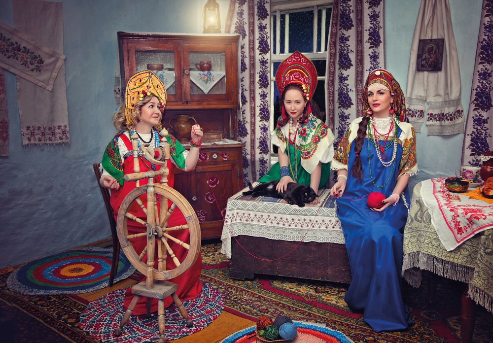 Три девицы под окном...