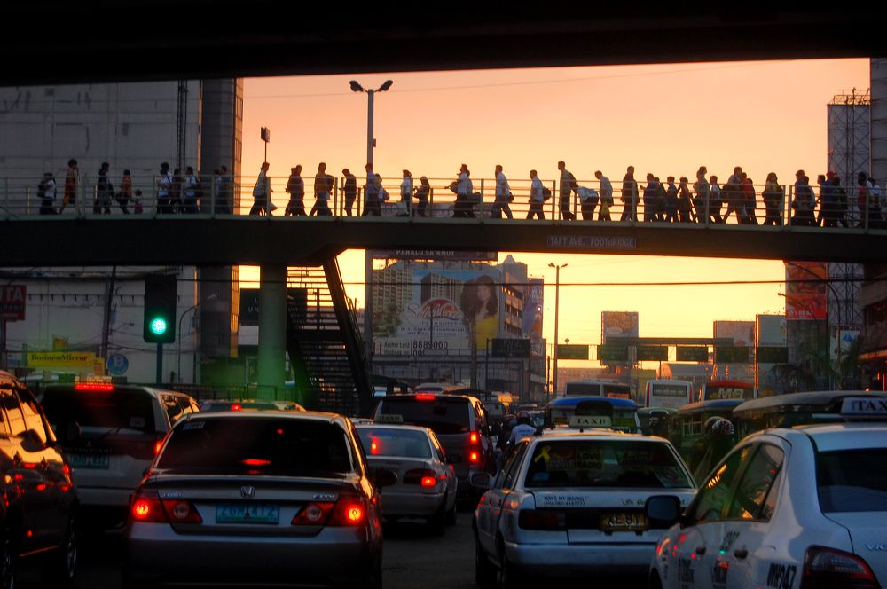 Busy life on the street of Manila metropolis
