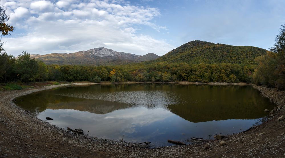 Горное озеро "Кастель"