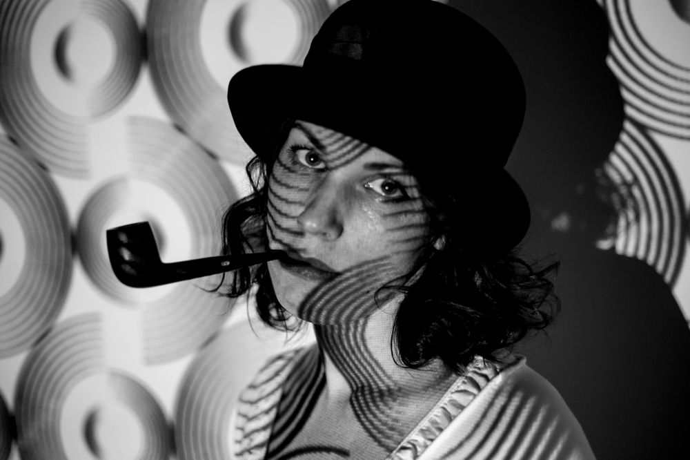 В полосочку.