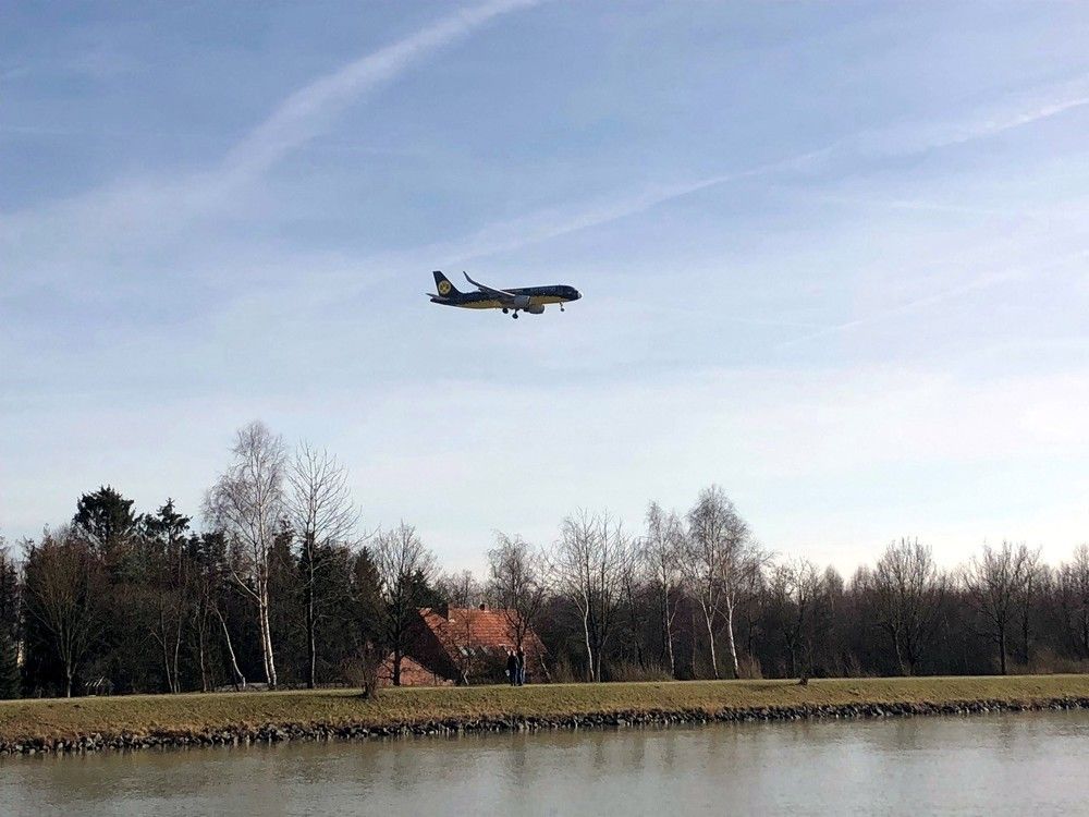 Самолет немецкого футбольного клуба. Das Flugzeug des deutschen Fußballvereins.