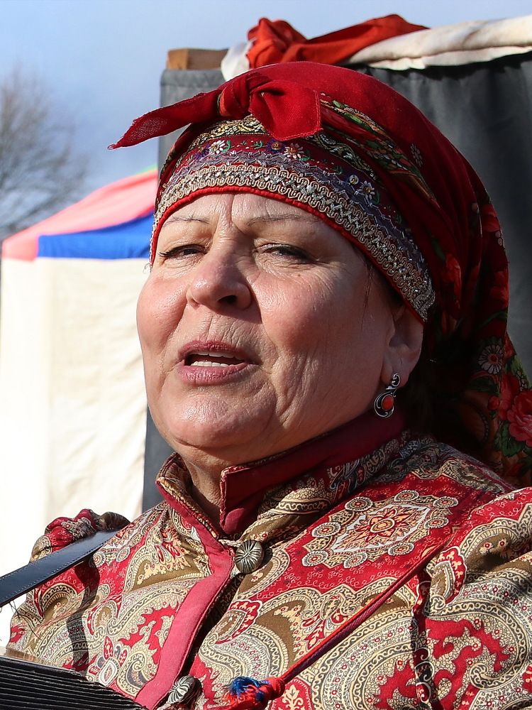 Женщина в русском национальном наряде