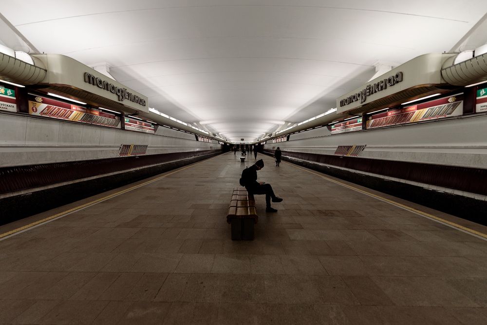 Станция метро "Молодежная"