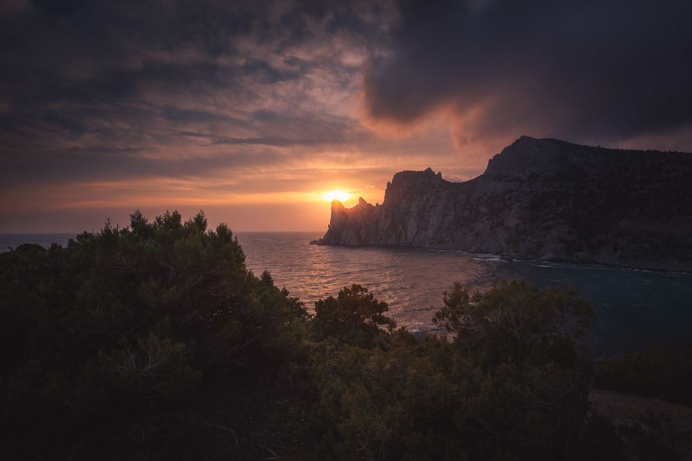 Пылающий рог "Носорога", Караул-Оба на закате. Новый свет, Крым.