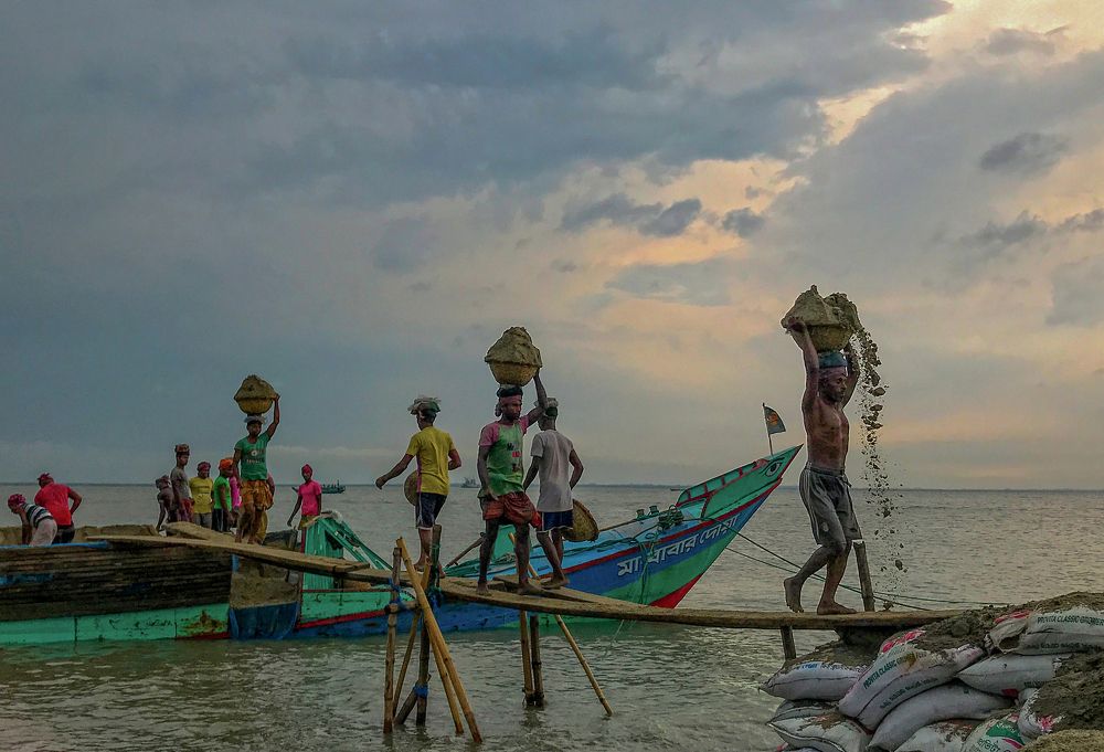 Life of river bank workers