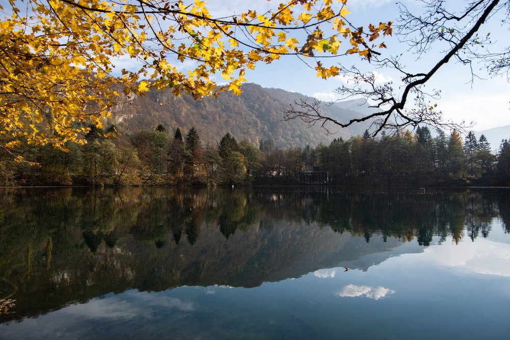 Гляжу в озера синие