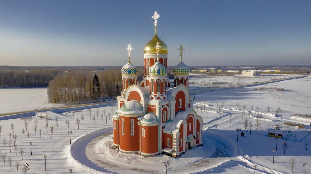 Во поле церквушка стояла.