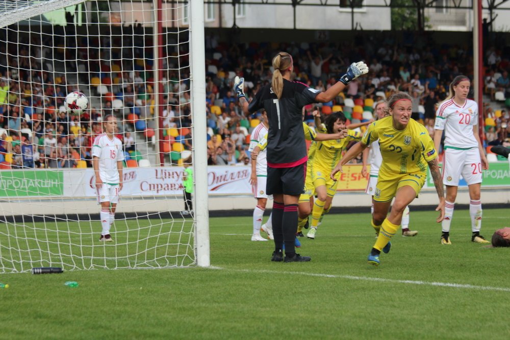 В футбол играют не только мужчины...