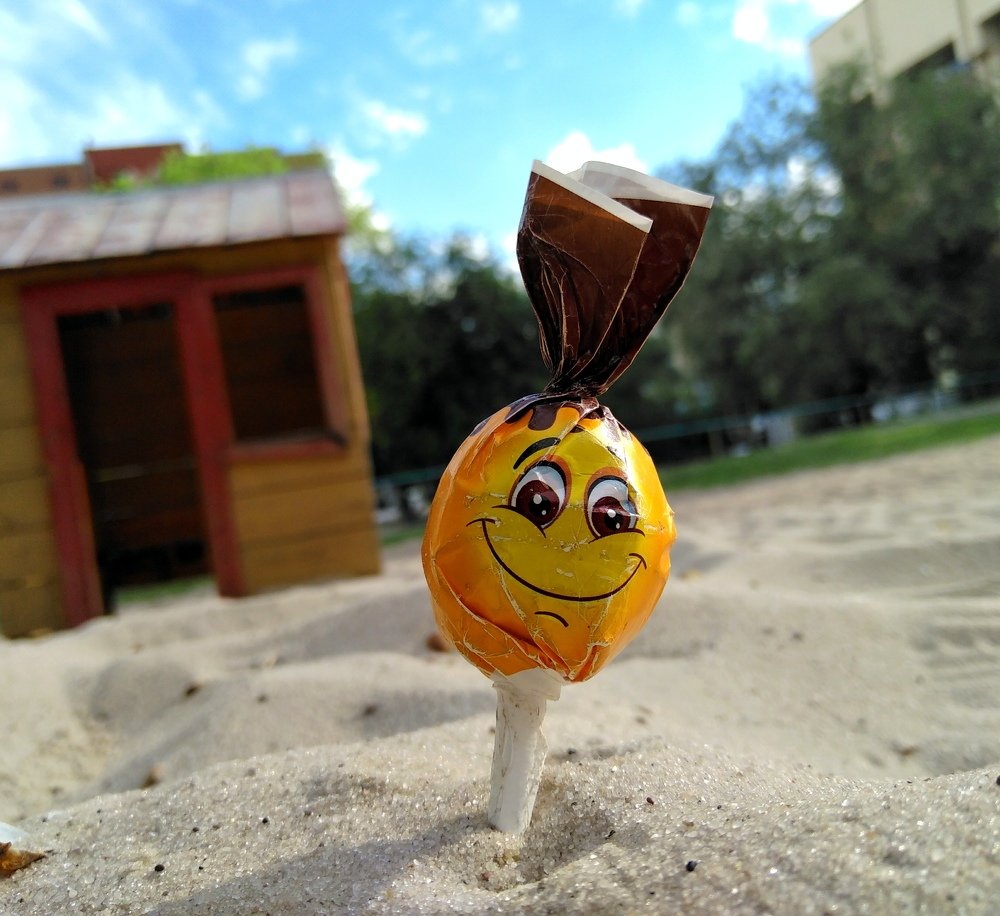 Оставленная конфета