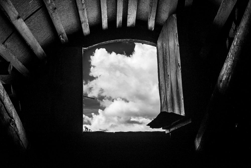 Окно с видом на облако