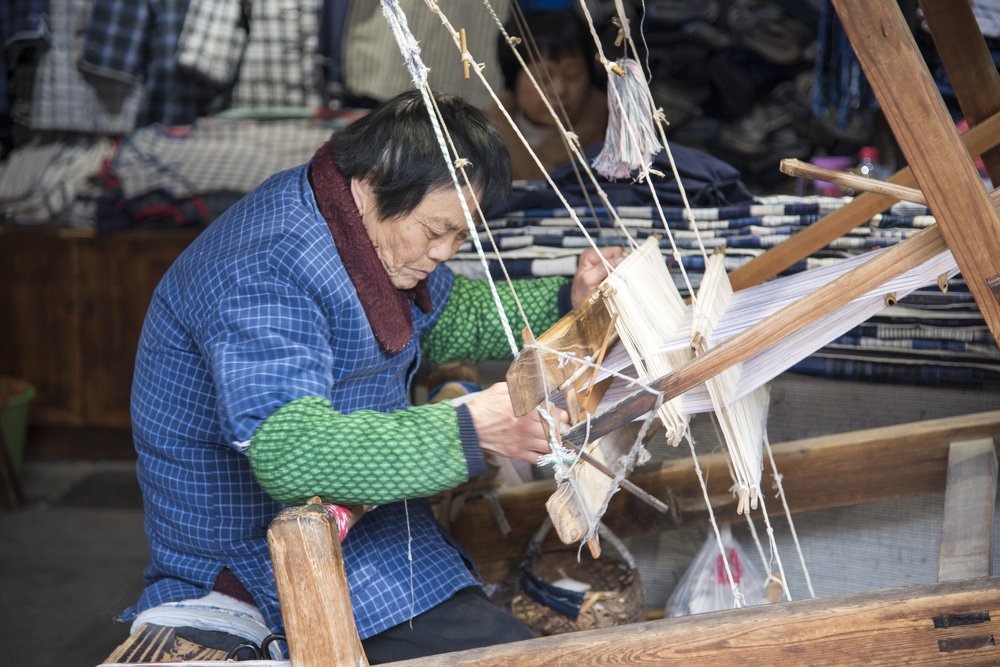 Пряльщица в Жемчужной деревне.