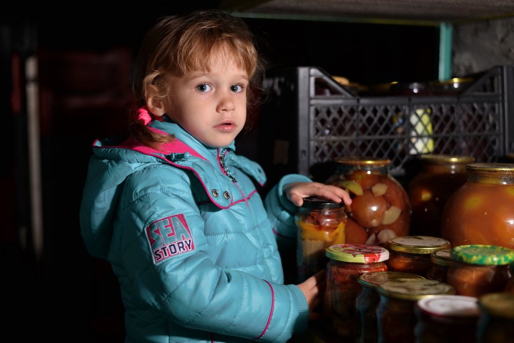 Погребок с соленьями