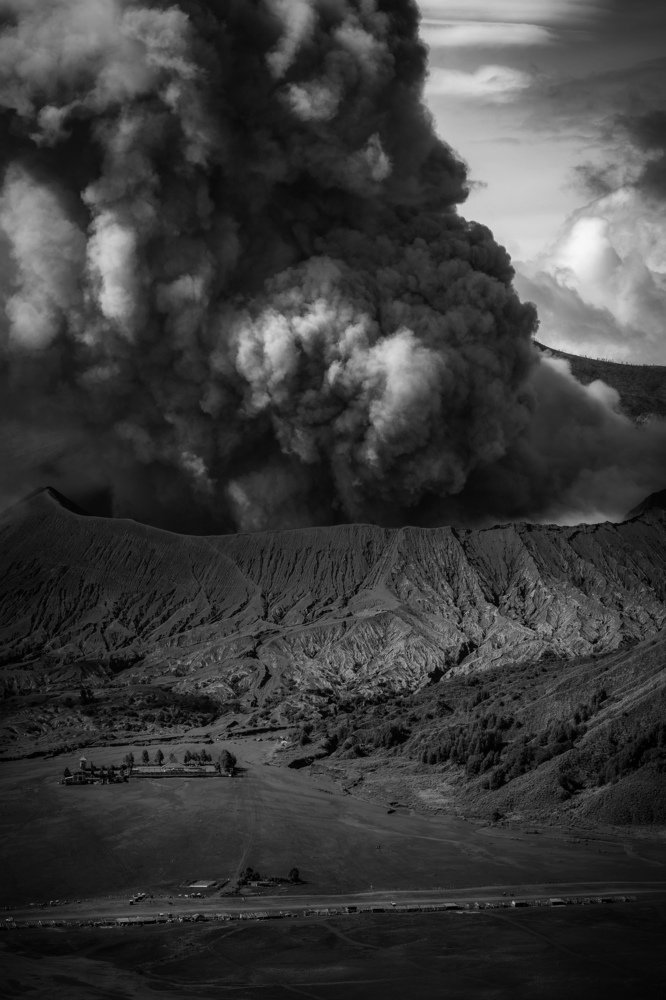Bromo eruption