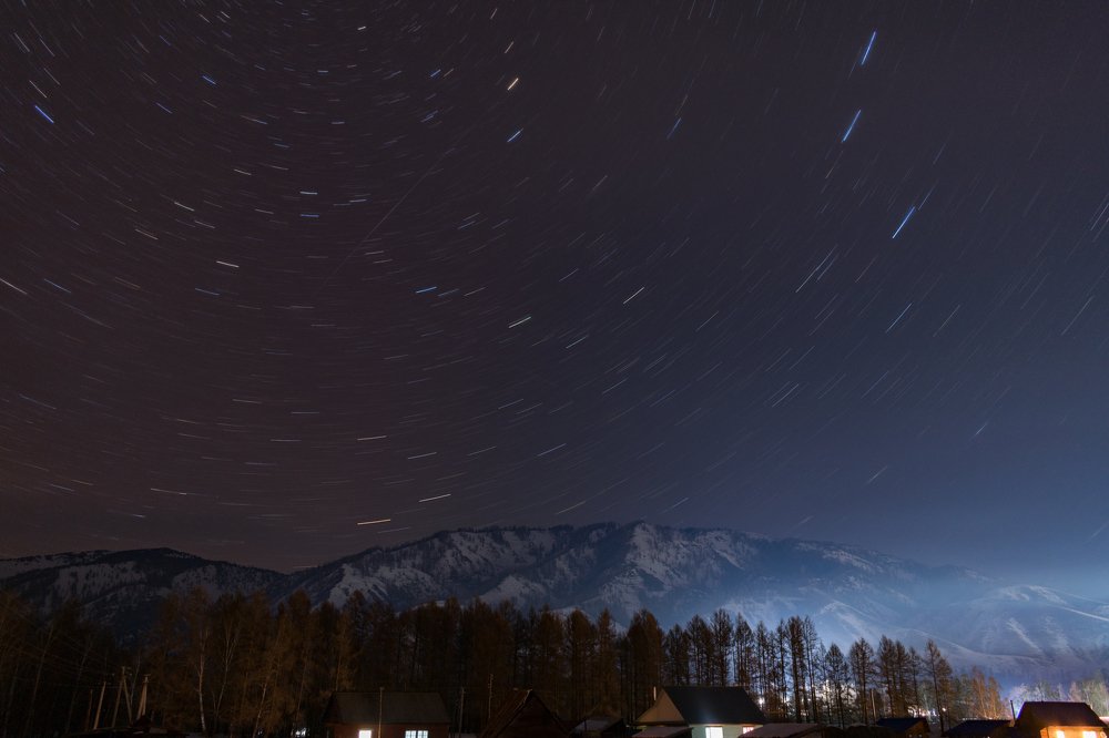 Звёздные треки над Теректинским хребтом