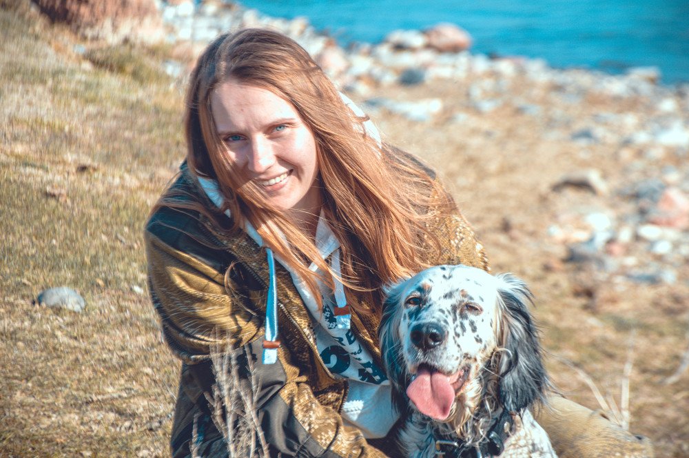 Девушка с английским сеттером