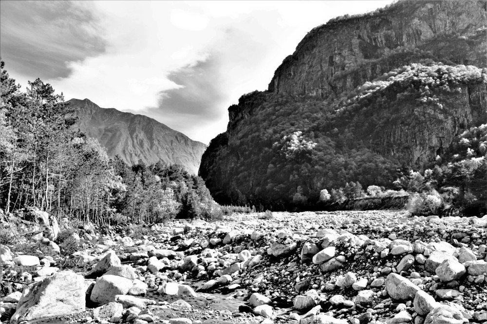 "Высоко в горах".