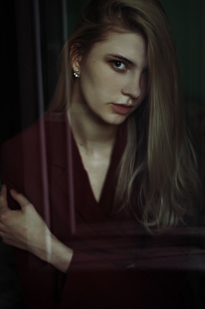 Через стекло