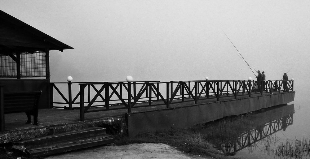 Рыбаки на причале