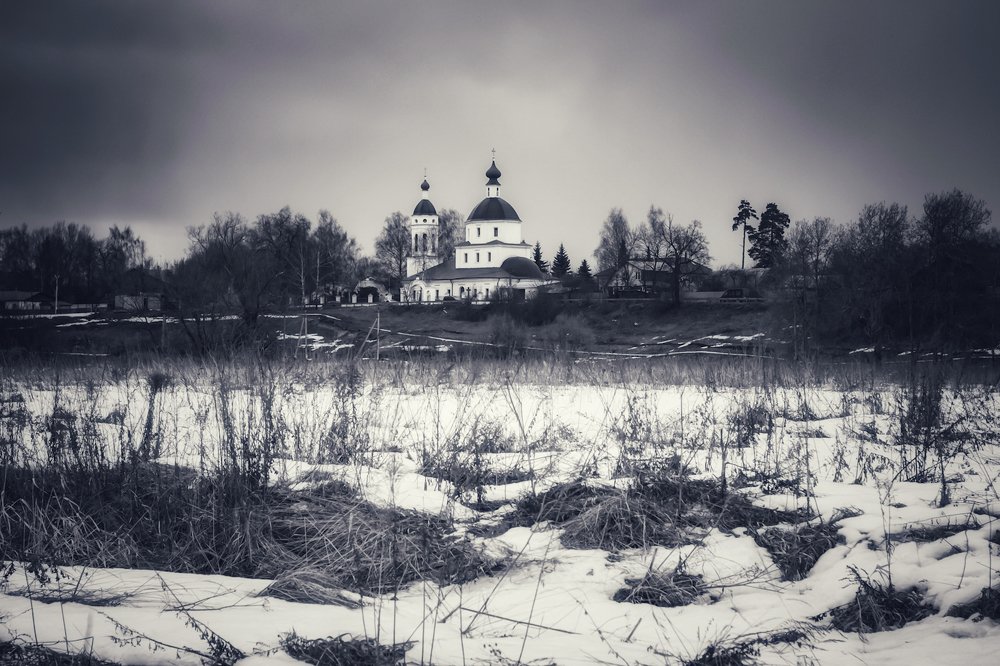 между зимой и весной