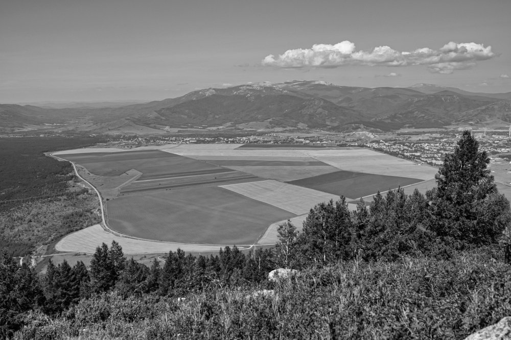 над полями...