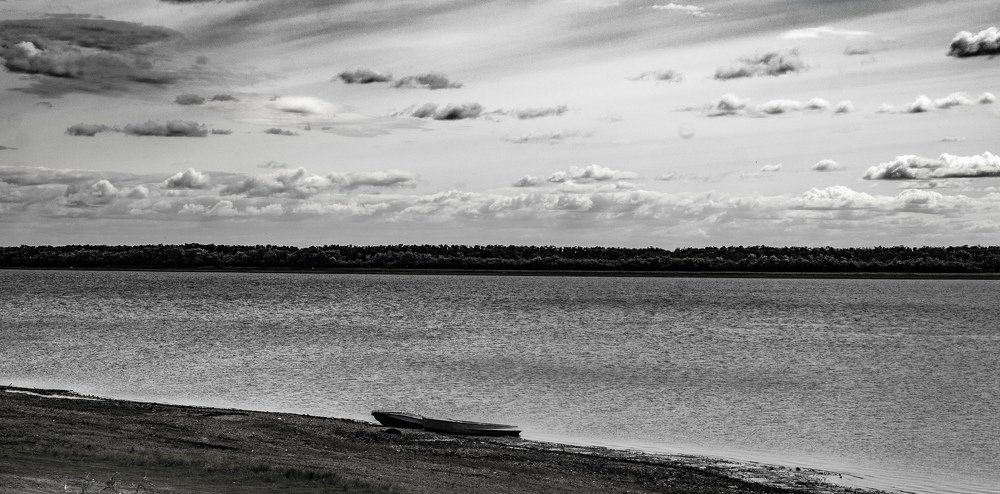 Ботик на реке