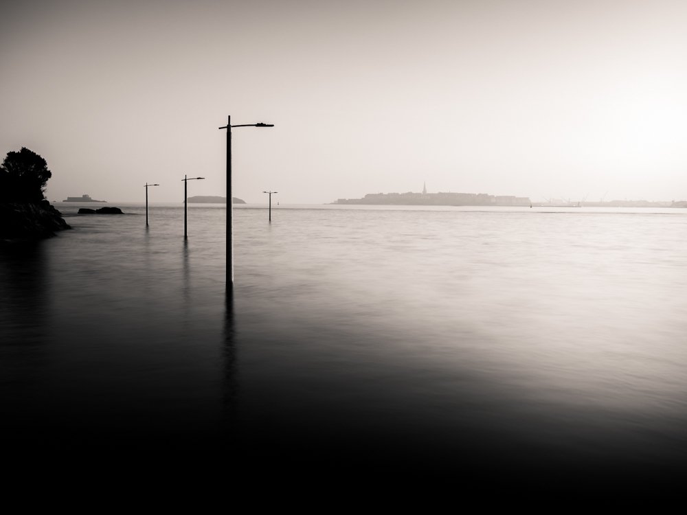 Les pieds Dans L'Eau II