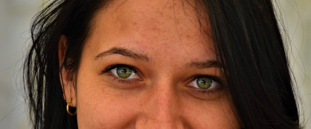 Lara's eyes