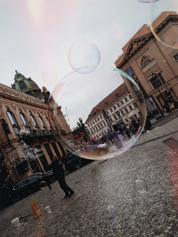Through the prism of a soap bubble