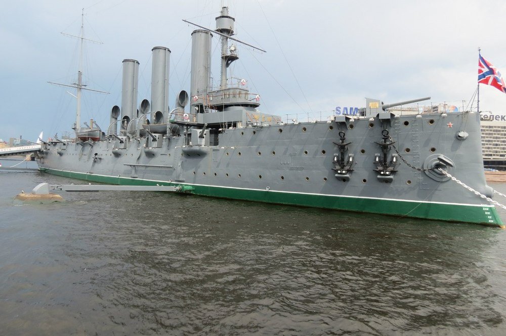 Исторический крейсер " Аврора "