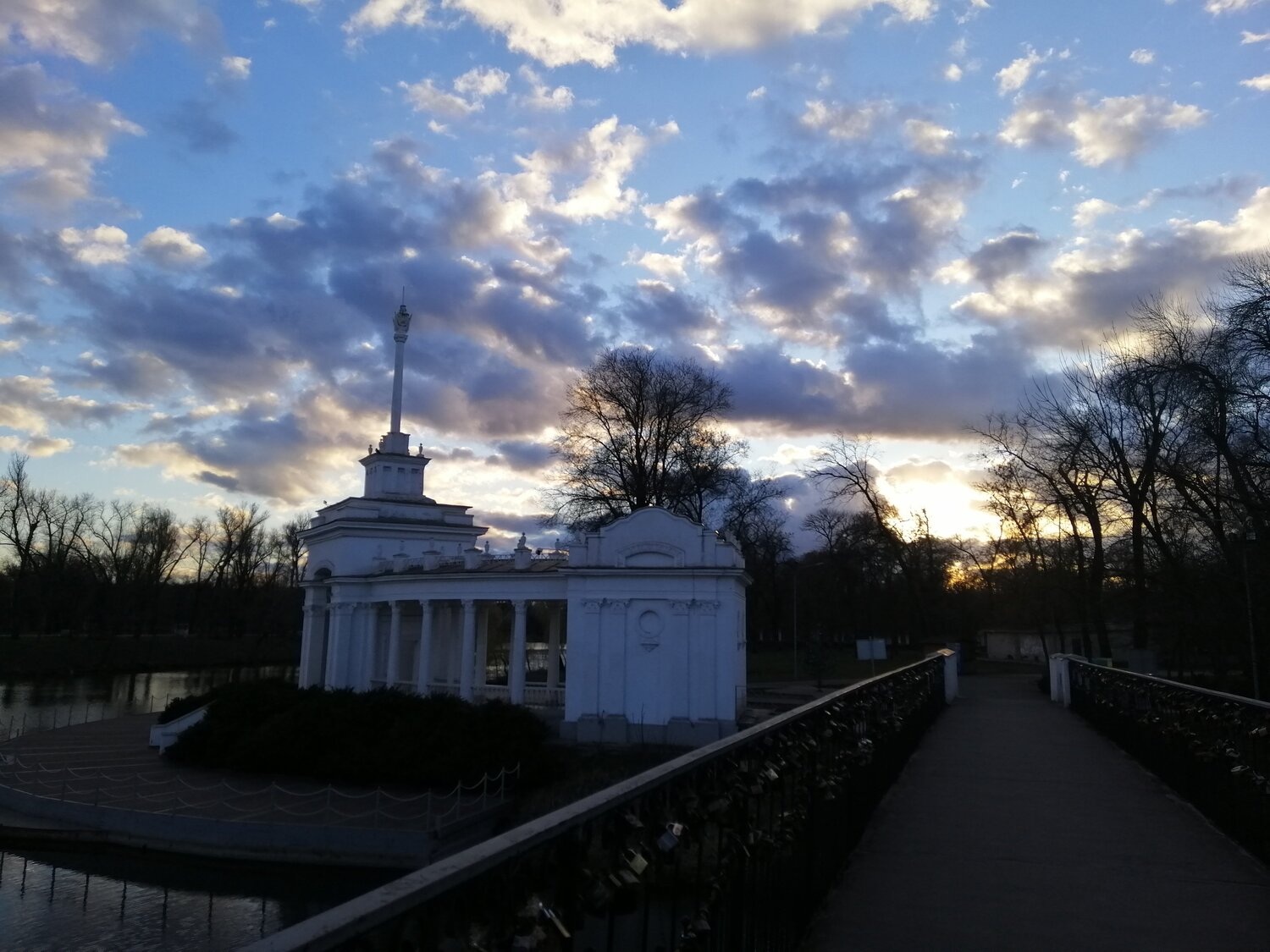 Вечер и тишина